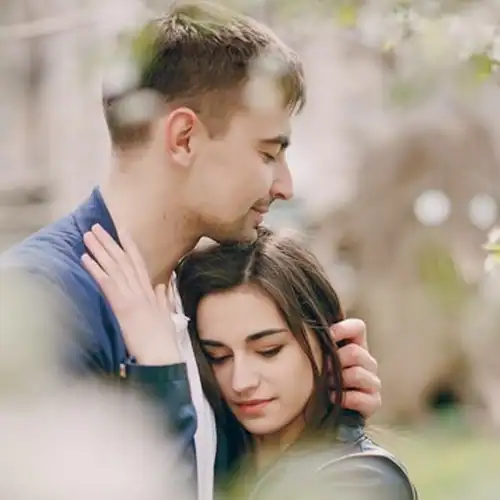 Couple receiving professional herbal counseling in Lahore.